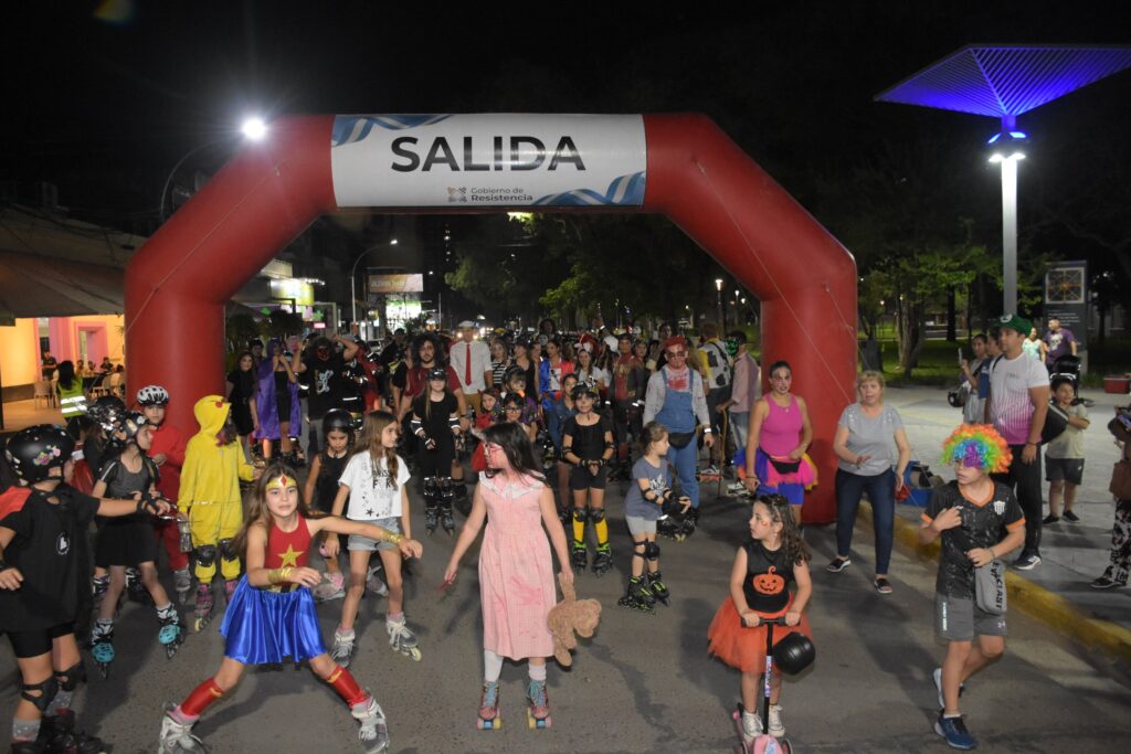 Con el apoyo de la municipalidad, más de 200 personas recorrieron los 10 kilómetros del “Halloween Sinergia”