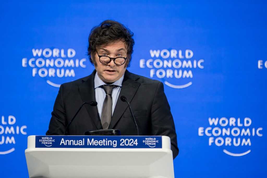 “Papelón”, “de campaña”, “misógino”: la oposición criticó el discurso de Milei en Davos