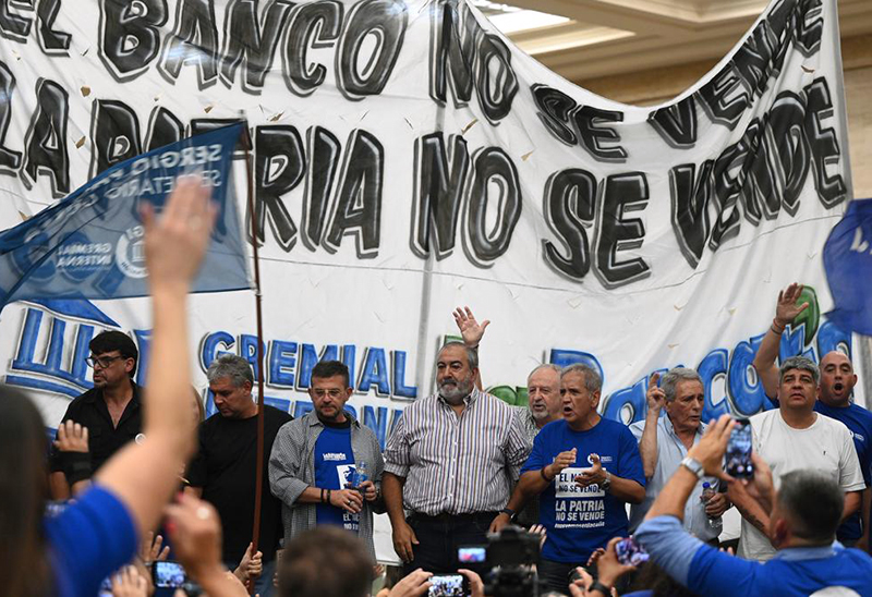 Realizaron una marcha “en defensa irrestricta” del Banco Nación Realizaron una marcha “en defensa irrestricta” del Banco Nación