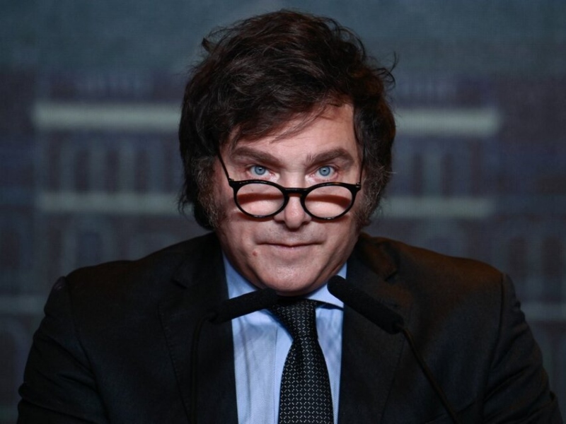 Milei va por USD15.000 millones más de deuda con el FMI Milei va por USD15.000 millones más de deuda con el FMI