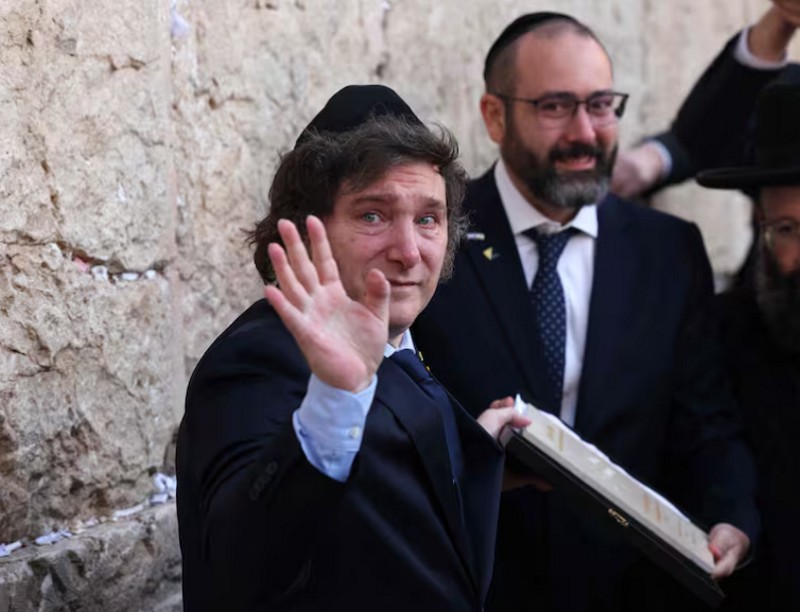 Con la firma de Lousteau, el Senado aprobó el pliego del rabino Wahnish como embajador en Israel Con la firma de Lousteau, el Senado aprobó el pliego del rabino Wahnish como embajador en Israel