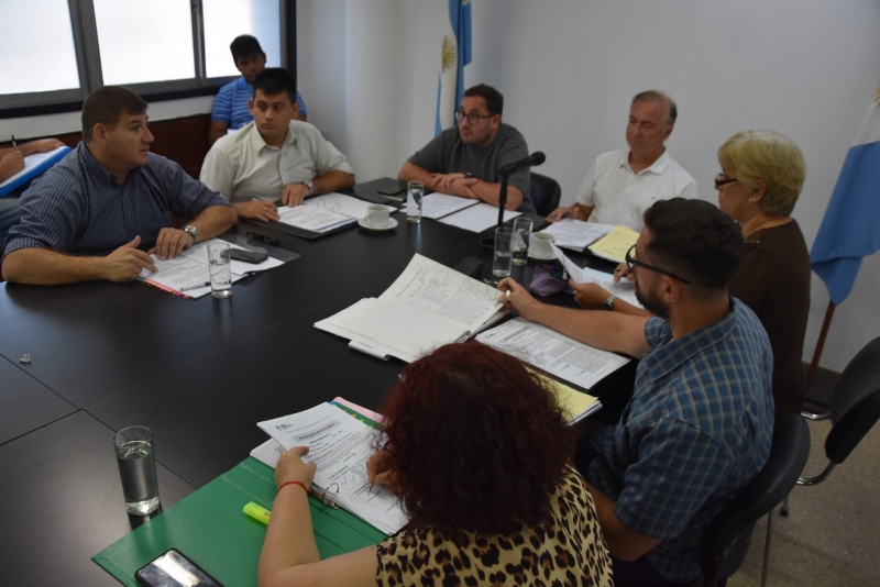 La Comisión de Obras analiza proyectos de ley para garantizar servicios esenciales La Comisión de Obras analiza proyectos de ley para garantizar servicios esenciales