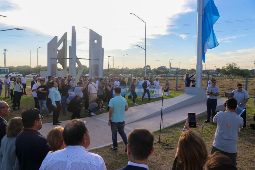 Resistencia: Zdero presidió el izamiento de bandera en el comienzo de los actos de homenaje a los héroes de Malvinas