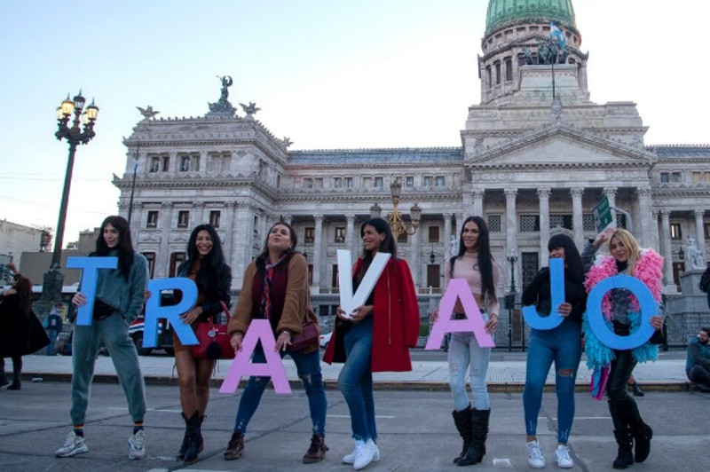 El gobierno de Milei despidió a más de 90 personas trans de la administración pública El gobierno de Milei despidió a más de 90 personas trans de la administración pública