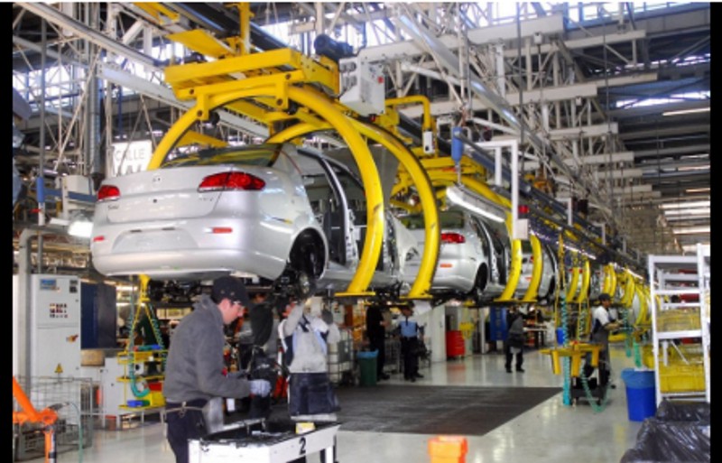 Caputo anunció una baja de aranceles e impuestos para la industria automotriz Caputo anunció una baja de aranceles e impuestos para la industria automotriz