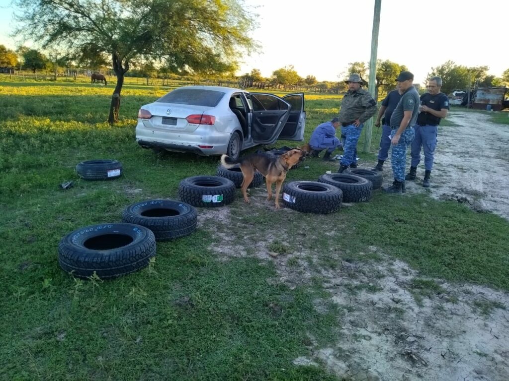 Secuestran una veintena de cubiertas que eran transportadas de manera ilegal
