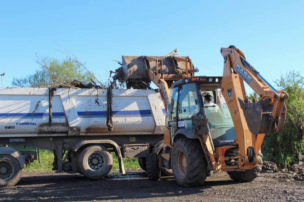 Ejecutan tareas de limpieza y mantenimiento en espacios públicos de la zona sur