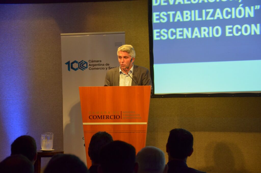 Cámara de Comercio celebró su 102° aniversario con una Conferencia del economista Maxi Montenegro