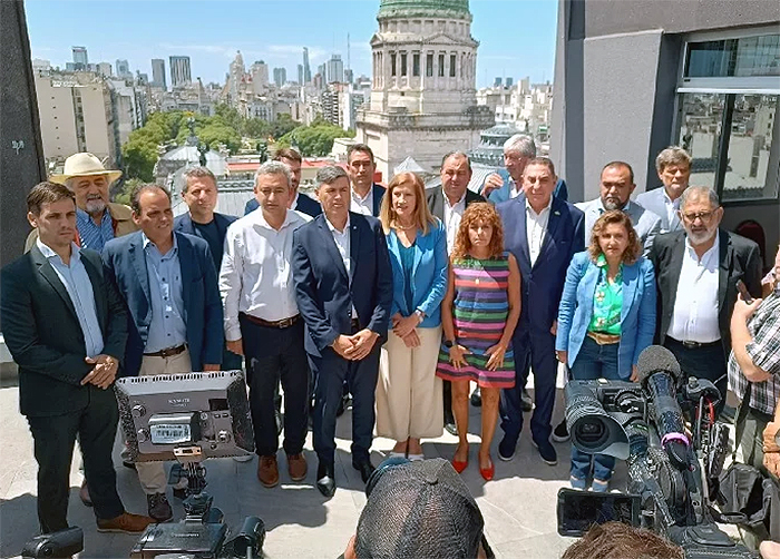 Nikisch e intendentes de todo el país irán al Congreso para reclamar por los subsidios al transporte Nikisch e intendentes de todo el país irán al Congreso para reclamar por los subsidios al transporte