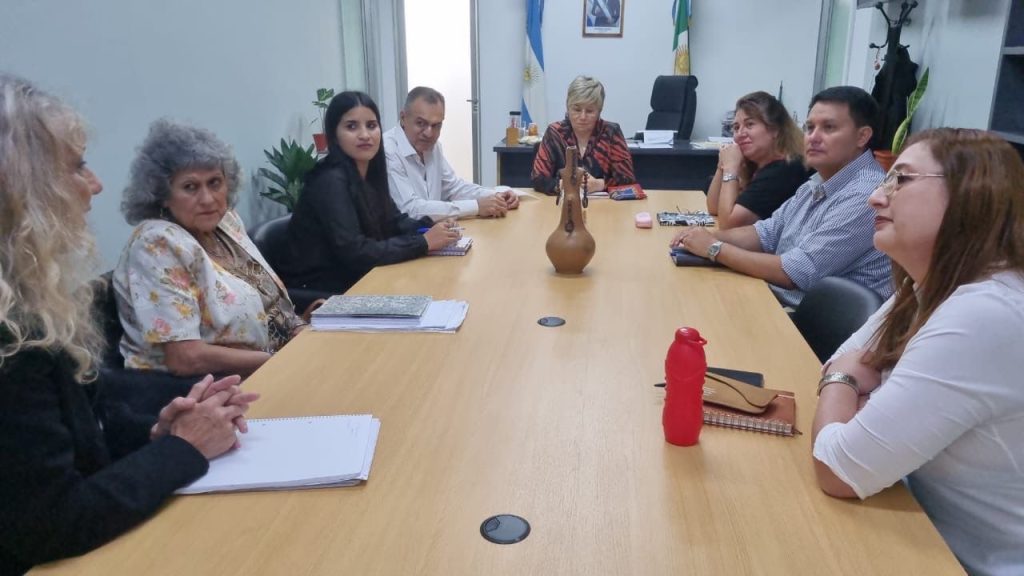 La ministra Naidenoff se reunió con miembros oficiales del Consejo de Educación