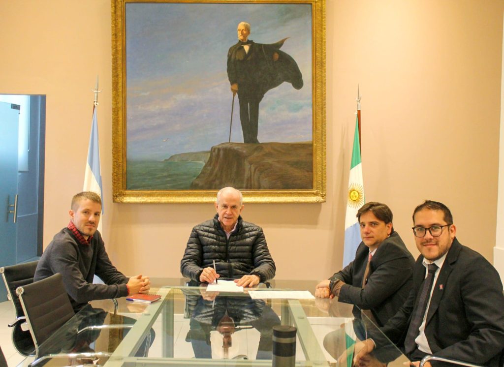 La municipalidad firmó un acuerdo con la UCASAL que beneficia a los empleados que quieran estudiar en la institución