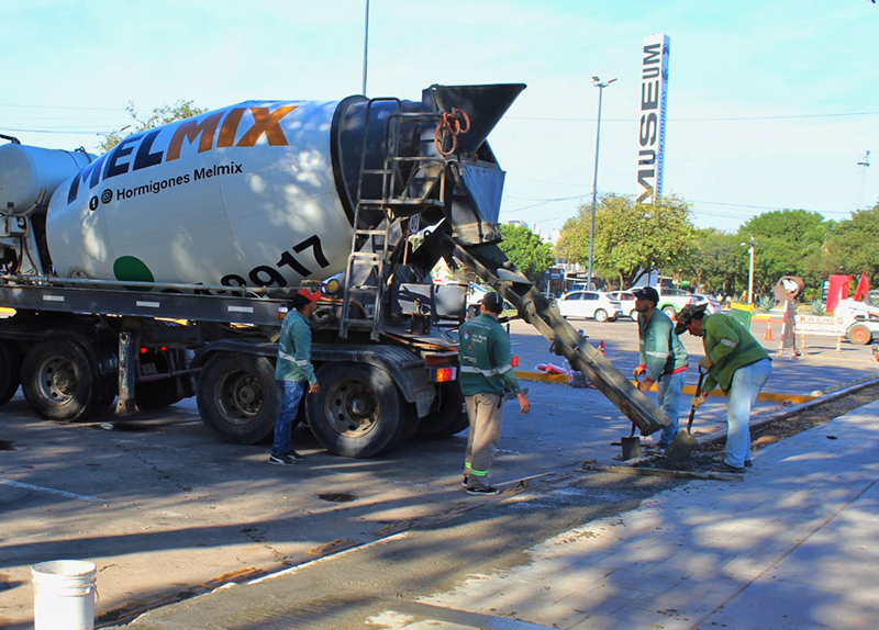 Bienal 2024: reparan veredas y cordones del acceso al Domo del Centenario Bienal2024 Arregloveredas Domojun2024