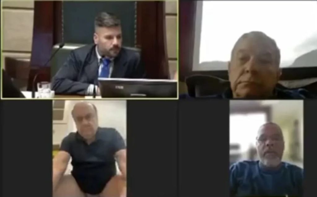 Bochorno en Brasil: concejal se mostró sentado en el inodoro en medio de una sesión virtual