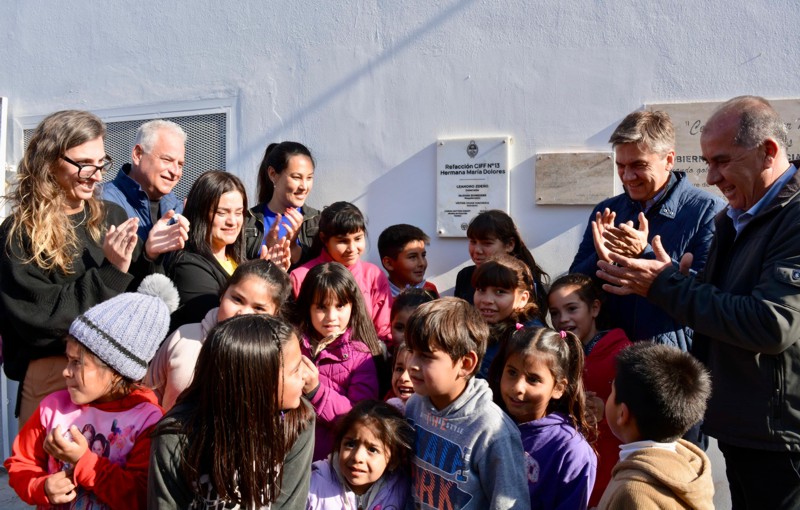 Las Breñas: Zdero inauguró obras de mejoras y entregó equipamiento al CIFF Nº13 Las Breñas: Zdero inauguró obras de mejoras y entregó equipamiento al CIFF Nº13
