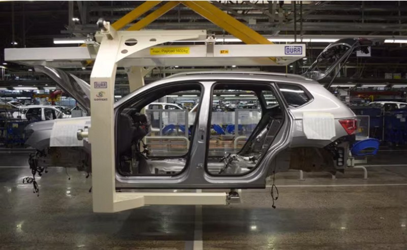 Volkswagen Argentina recortó 300 empleos por el derrumbe de las ventas del mercado automotor Volkswagen Argentina recortó 300 empleos por el derrumbe de las ventas del mercado automotor