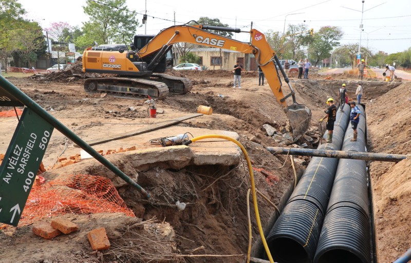 La obra de desagües y repavimentación de Paraguay y Vélez Sársfield entró en su etapa final La obra de desagües y repavimentación de Paraguay y Vélez Sársfield entró en su etapa final