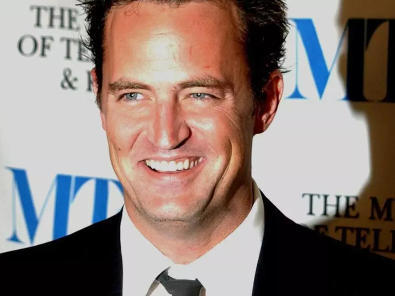 Matthew Perry fue víctima de una red de distribución de ketamina de la que hay cinco imputados Matthew Perry fue víctima de una red de distribución de ketamina de la que hay cinco imputados