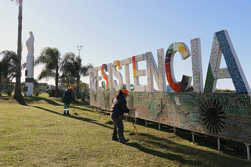 Ejecutaron amplio desmalezado en los accesos a la ciudad de Resistencia Ejecutaron amplio desmalezado en los accesos a la ciudad de Resistencia
