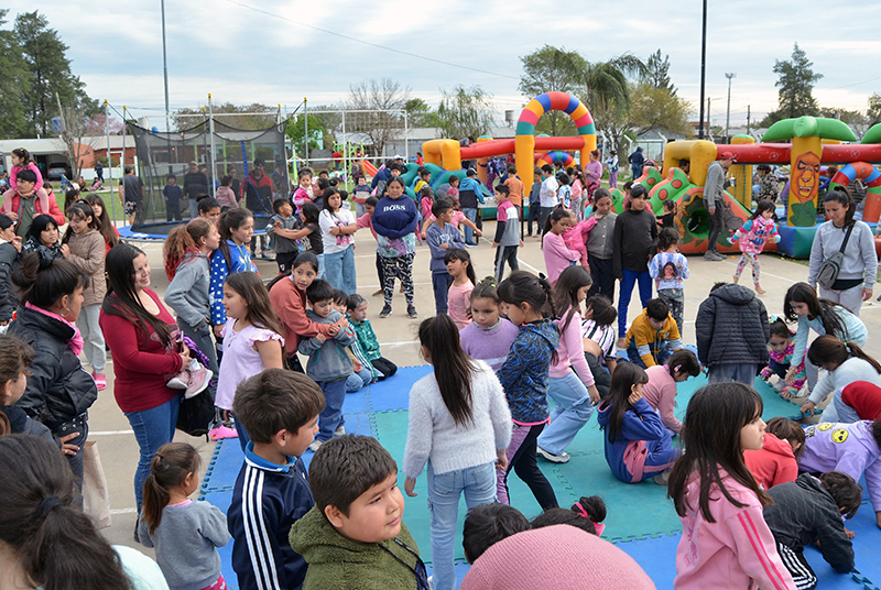 Mes de las Infancias: cientos de niños y disfrutaron de una tarde de juegos en Villa Palermo II Mes de las Infancias: cientos de niños y disfrutaron de una tarde de juegos en Villa Palermo II