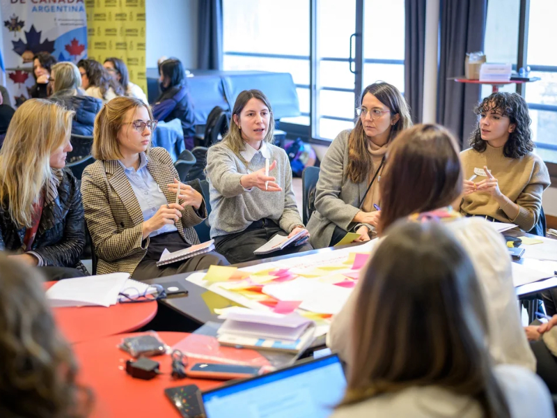 Seis de cada diez mujeres en Argentina reciben mensajes digitales sexuales y misóginos Seis de cada diez mujeres en Argentina reciben mensajes digitales sexuales y misóginos