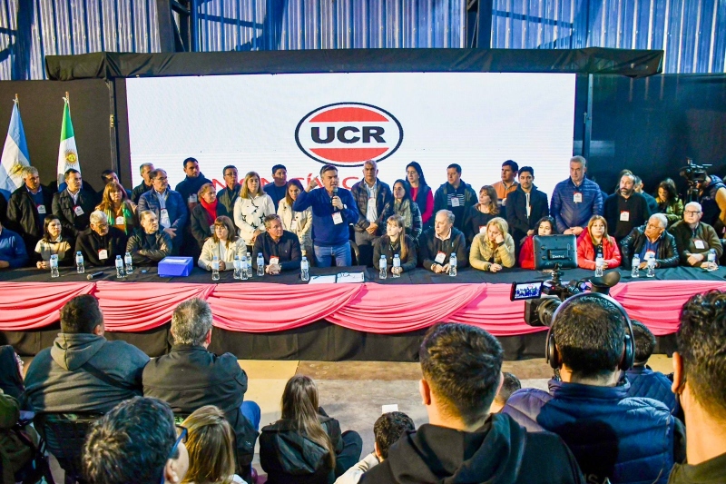 Zdero encabezó la Convención Provincial: la UCR se consolida y unifica en el Chaco Zdero encabezó la Convención Provincial: la UCR se consolida y unifica en el Chaco