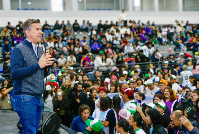 Zdero lanzó el Bingo Estudiantil 2024, una herramienta solidaria de Lotería Chaqueña para apuntalar el egreso escolar Zdero lanzó el Bingo Estudiantil 2024, una herramienta solidaria de Lotería Chaqueña para apuntalar el egreso escolar