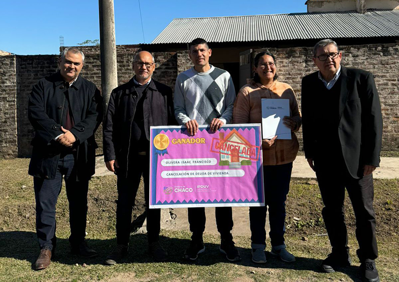 El IPDUV entregó el premio de condonación de deuda a Isaac Olivera de Fontana El IPDUV entregó el premio de condonación de deuda a Isaac Olivera de Fontana