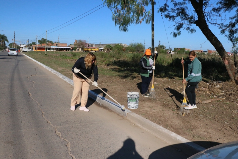 Operativo de higiene urbana en el predio de España y Castelli para convertirlo en paseo urbano Operativo de higiene urbana en el predio de España y Castelli para convertirlo en paseo urbano