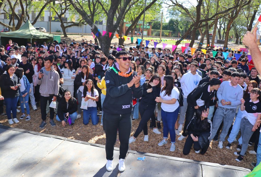 Mes del Estudiante: ceremonias de remeras, banderas, elección de embajadora y mucho más Mes del Estudiante: ceremonias de remeras, banderas, elección de embajadora y mucho más