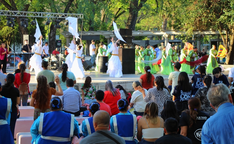 Mes de las Iglesias: mensaje de amor al izarse la bandera de Jesús en la Plaza 25 de Mayo Mes de las Iglesias: mensaje de amor al izarse la bandera de Jesús en la Plaza 25 de Mayo