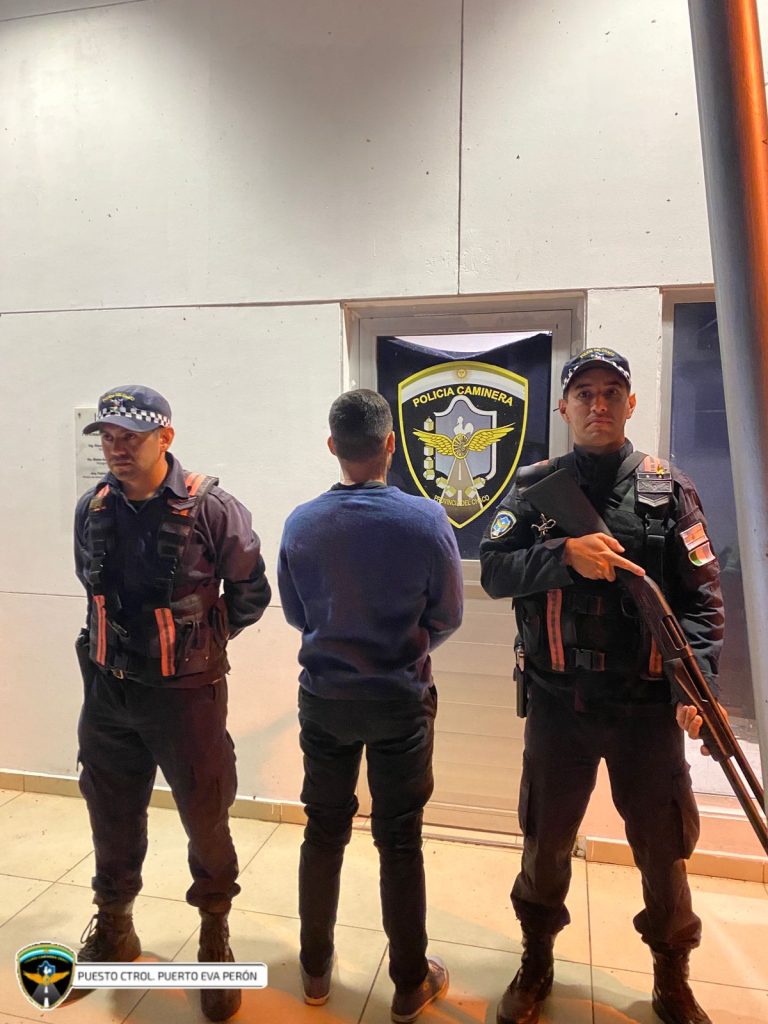 En el puesto de control detectaron a un hombre con tres pedidos de captura
