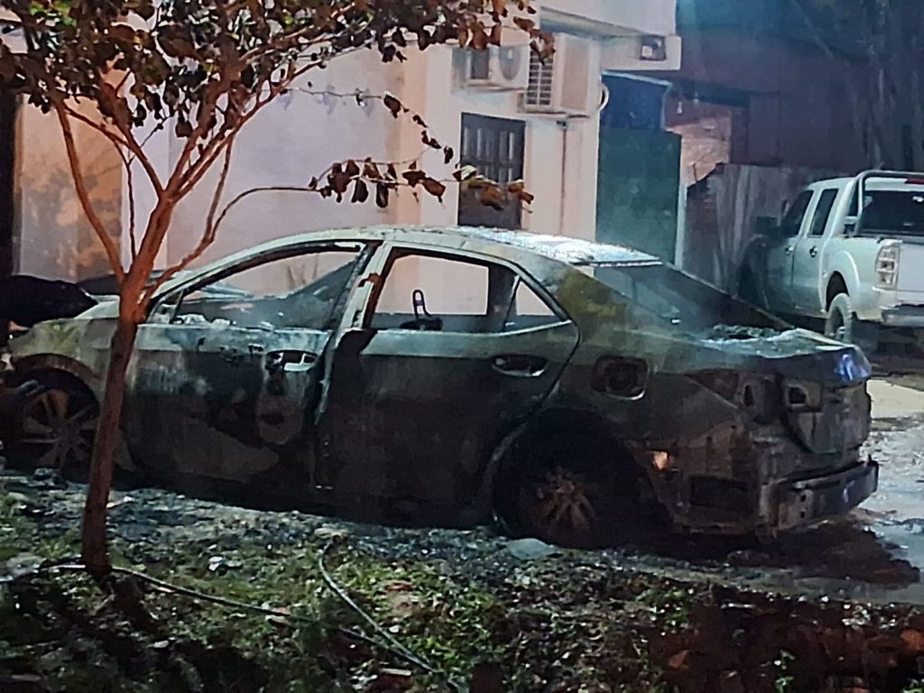 El automóvil de un comerciante de Barranqueras apareció incendiado: investigan las causas