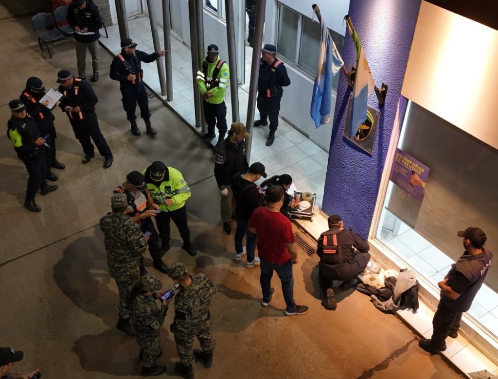 Secuestran más de dos kilos de marihuana en el peaje del puente Chaco – Corrientes