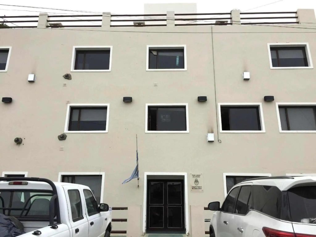 Procesan a una empleada del Banco Nación acusada de retirar casi un millón de pesos de cuentas de varios clientes