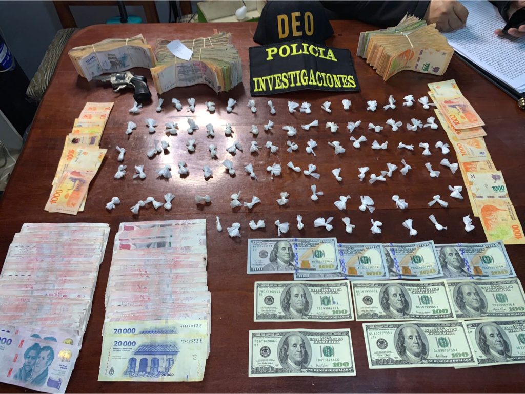 Más de 90 envoltorios de cocaína incautados tras allanamiento