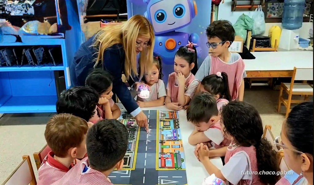 Chaco suma más de 300 Aulas Digitales Móviles para impulsar la alfabetización digital en jardines de infantes