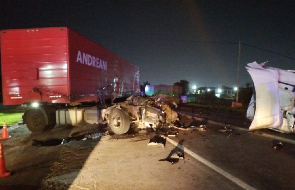 Choque entre dos camiones en la ruta 11: un conductor resultó herido