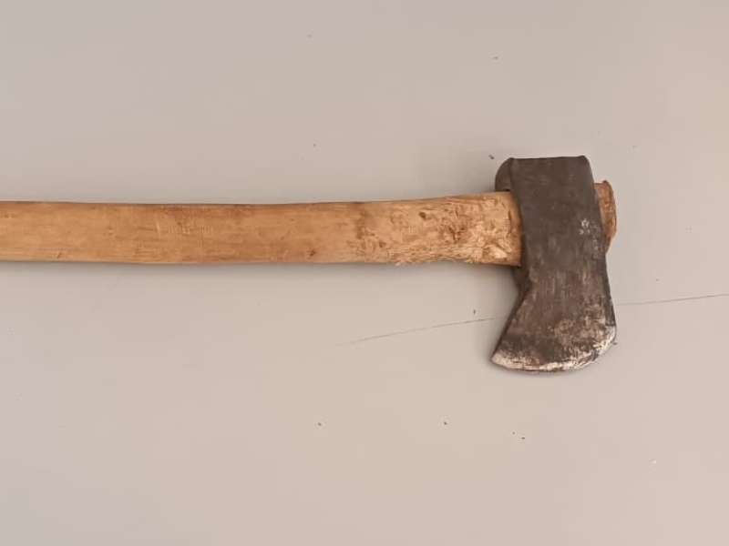 Pampa del Indio: atacó a su hermano a hachazos en la casa de su madre Pampa del Indio: atacó a su hermano a hachazos en la casa de su madre