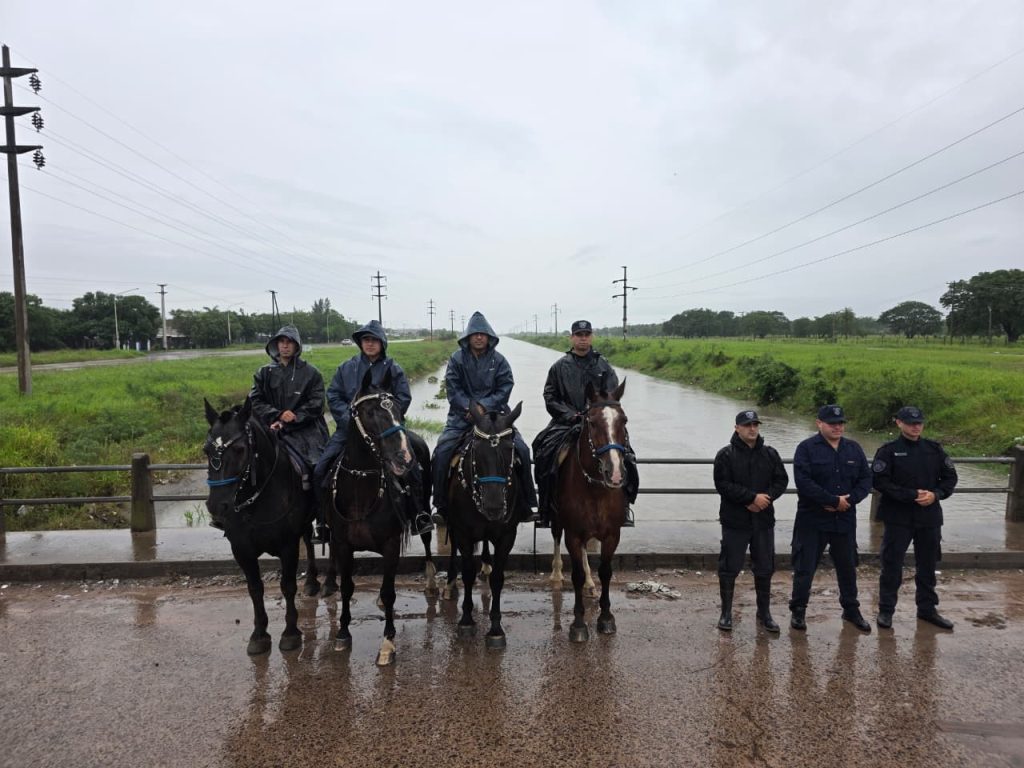 La Policía Rural asistió a vecinos afectados por el temporal
