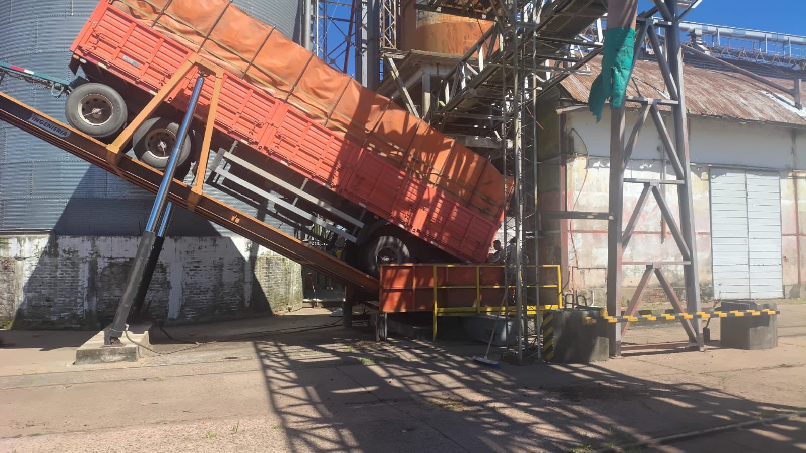 El puerto de Barranqueras inició el año con la recepción de 150 toneladas  de semillas de girasol - CHACODIAPORDIA.COM