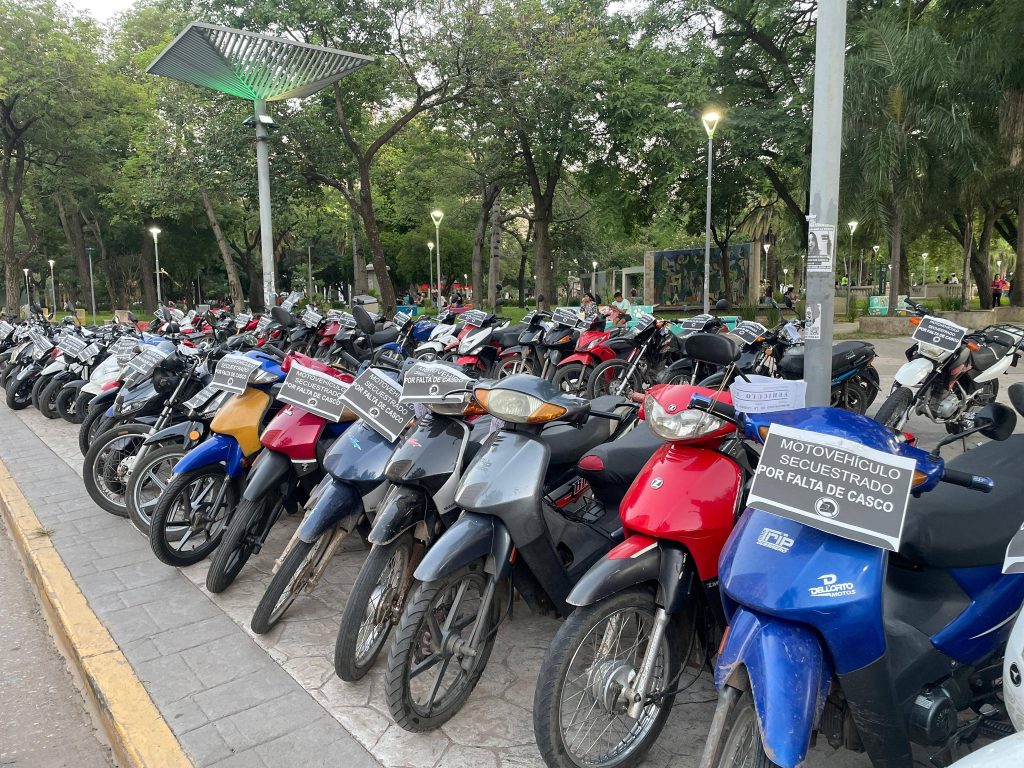 Operativo de tránsito en Plaza 25 de Mayo: 73 motos retenidas y más de 300 infracciones