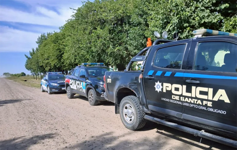 Revuelo en el norte santafesino en busca de un individuo que pidió auxilio en una escuela rural de Avellaneda Revuelo en el norte santafesino en busca de un individuo que pidió auxilio en una escuela rural de Avellaneda
