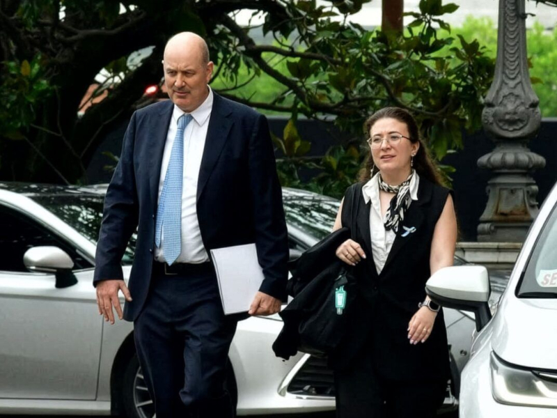 La casta es el otro: Sturzenegger achica el Estado, pero agranda sus oficinas con fondos públicos La casta es el otro: Sturzenegger achica el Estado, pero agranda sus oficinas con fondos públicos