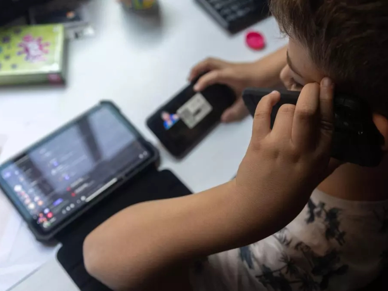 Sobreestimulación, dopamina, miedo al rechazo: así es como las redes sociales usan la neurociencia contra los adolescentes Sobreestimulación, dopamina, miedo al rechazo: así es como las redes sociales usan la neurociencia contra los adolescentes