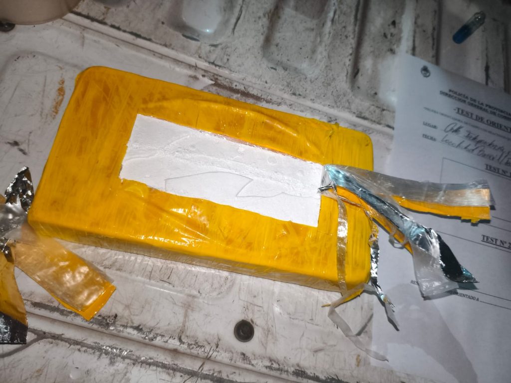 La policía impidió el ingreso de casi un kilo de cocaína a la provincia