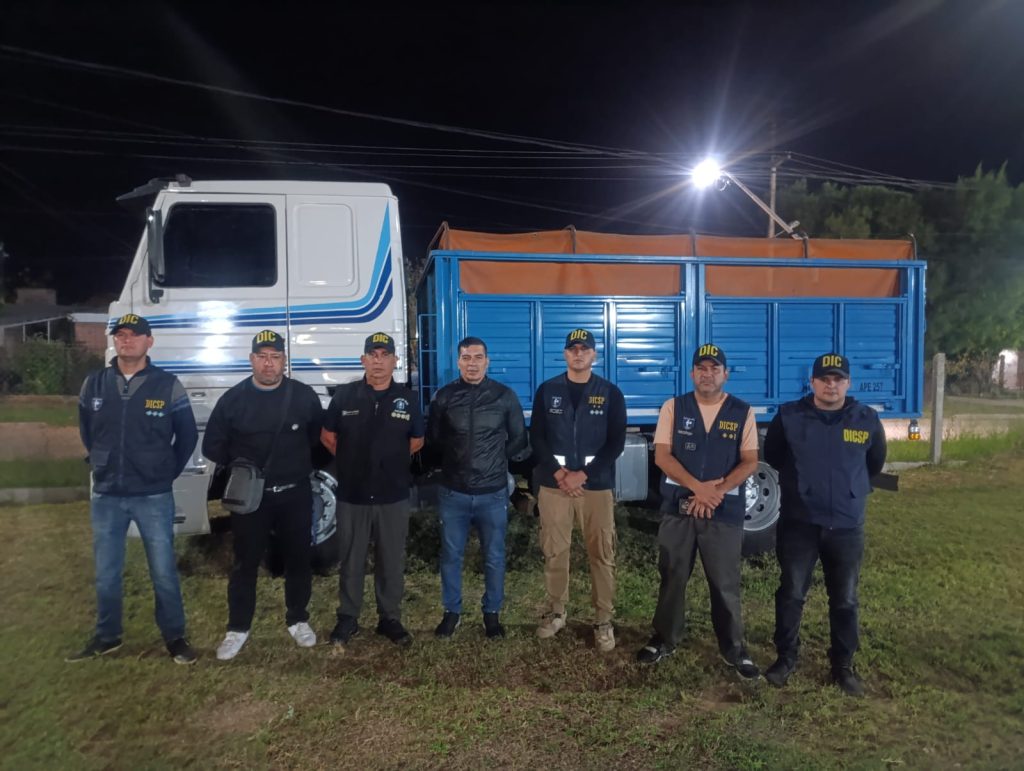 Secuestran camión con pedido de captura en allanamiento por lavado de activos