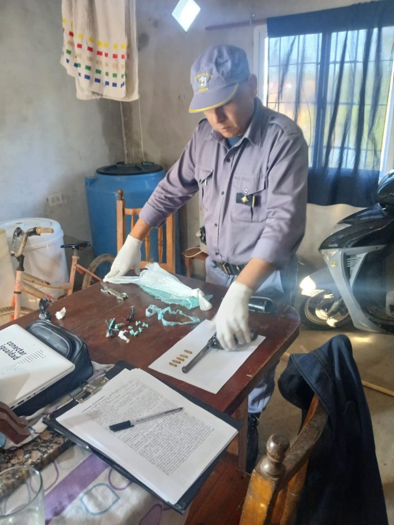 Allanamiento por robo terminó con una detenida y con el secuestro de cocaína