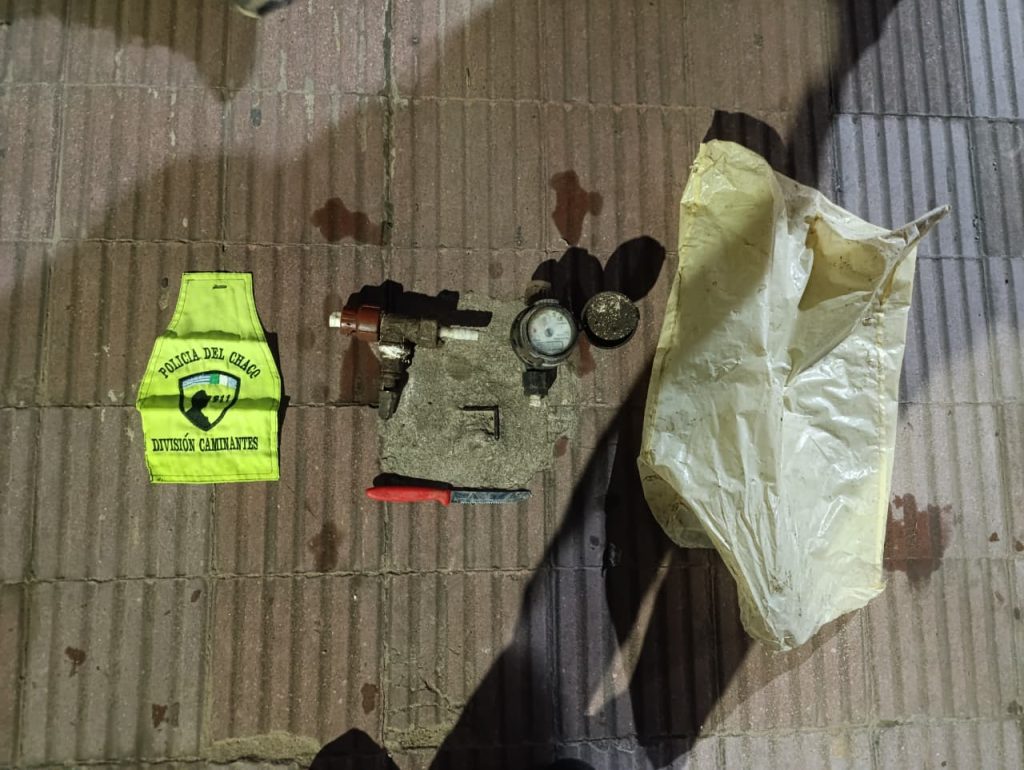 Demoraron a un hombre con un medidor de agua y elementos de dudosa procedencia
