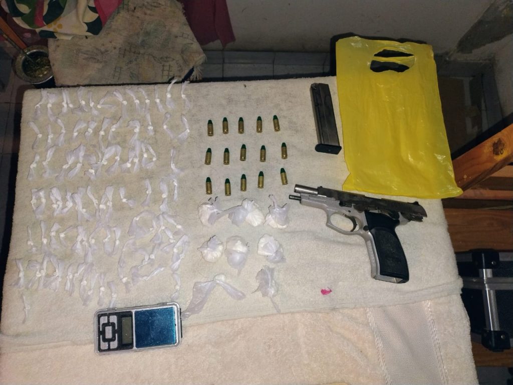 Incumplía la prisión domiciliaria, amenazaba a su expareja y vendía cocaína