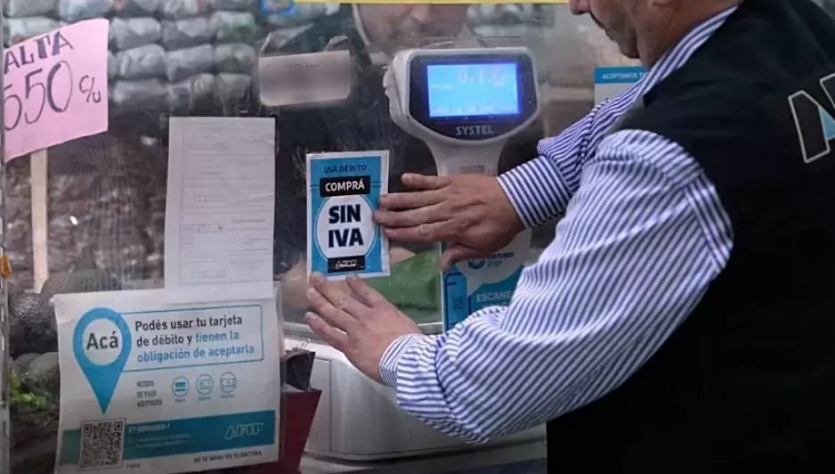Trabajadores informales recibirán la devolución de IVA en compras de la canasta básica Trabajadores informales recibirán la devolución de IVA en compras de la canasta básica